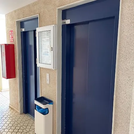 Sea-view 3-bedroom Near Alicante Apartment *